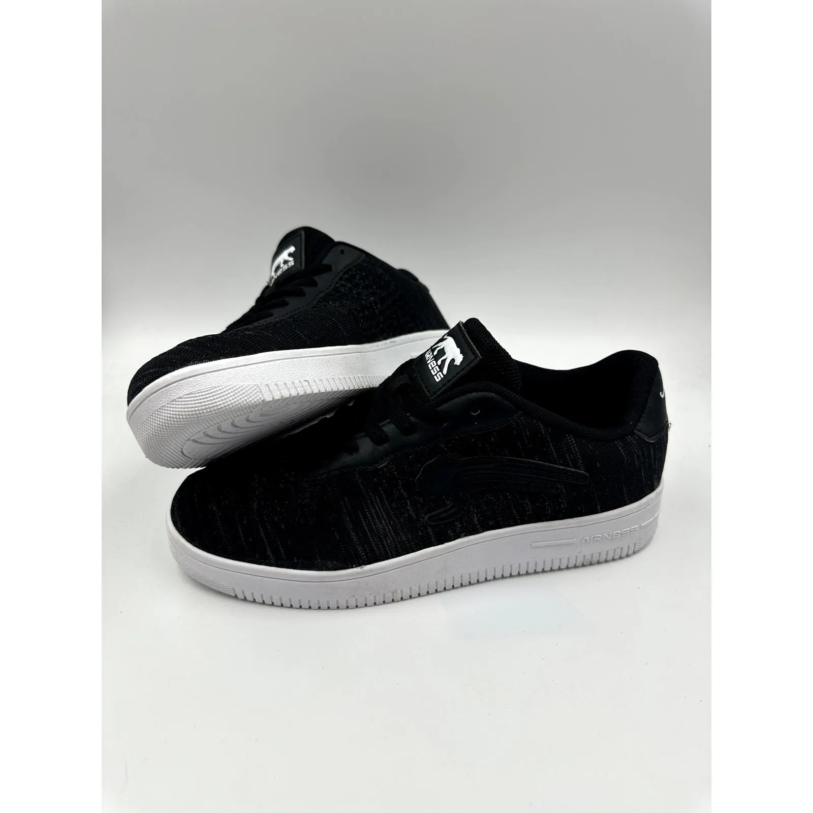 Men's Size 8.5, Black Knit Low Top Casual Sneakers with a White Sole